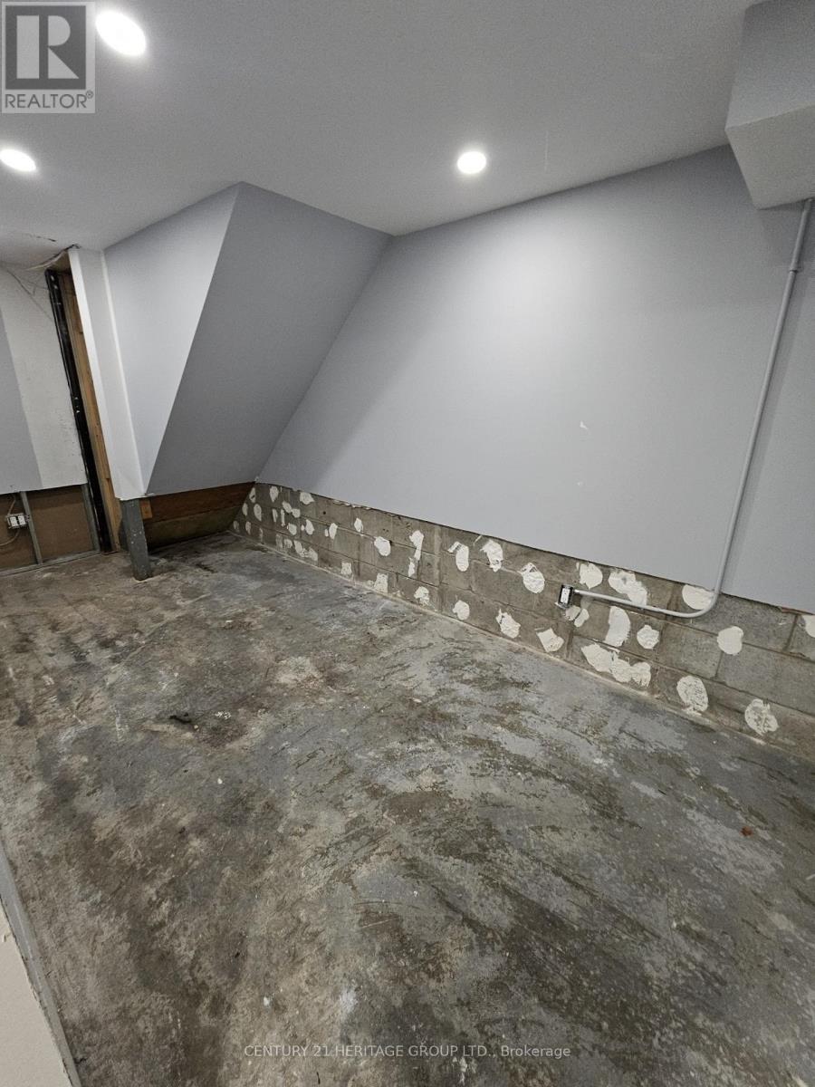 734 Wilson Avenue, Toronto, Ontario  M3K 1E2 - Photo 10 - W12468988