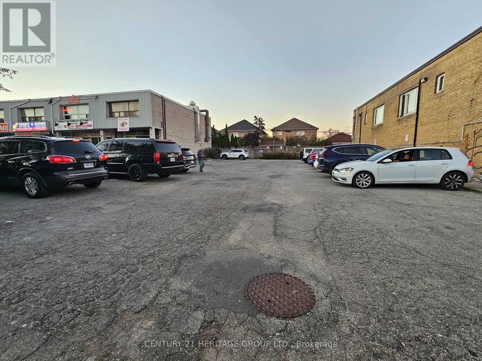 734 Wilson Avenue, Toronto, Ontario  M3K 1E2 - Photo 17 - W12468988