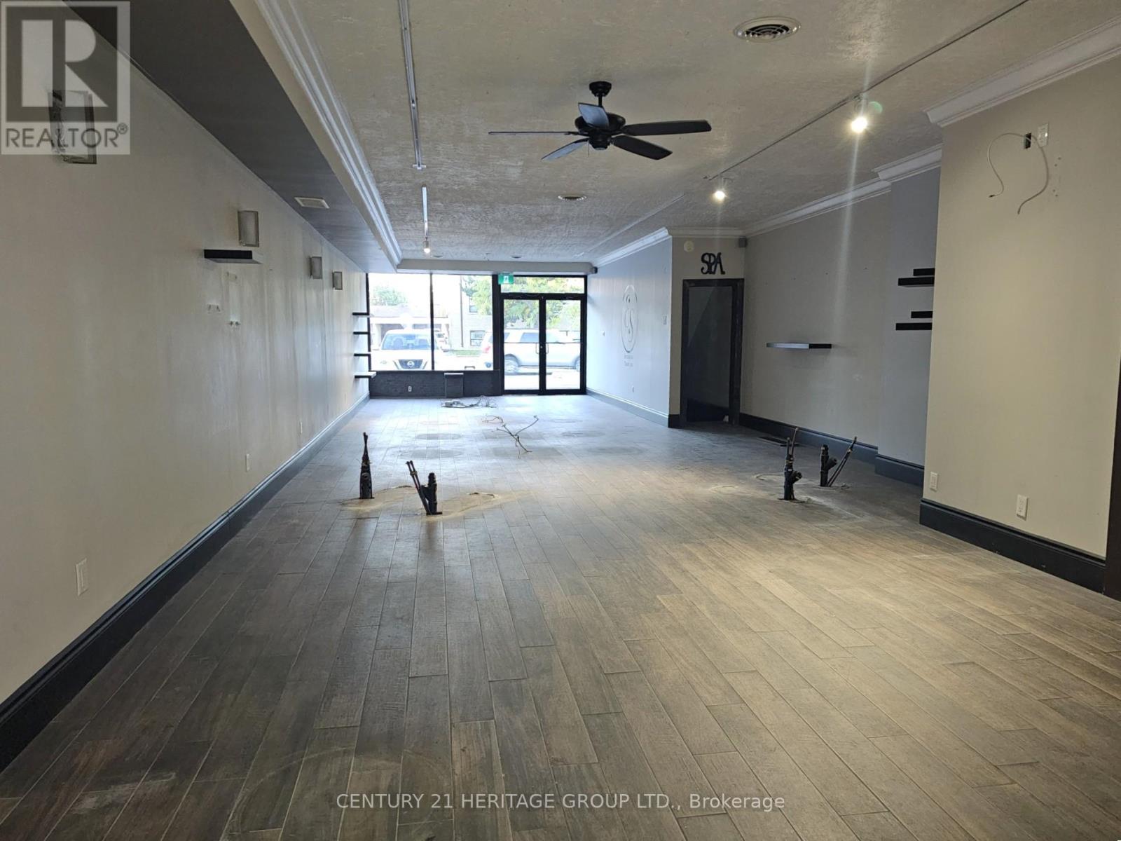 734 Wilson Avenue, Toronto, Ontario  M3K 1E2 - Photo 4 - W12468988