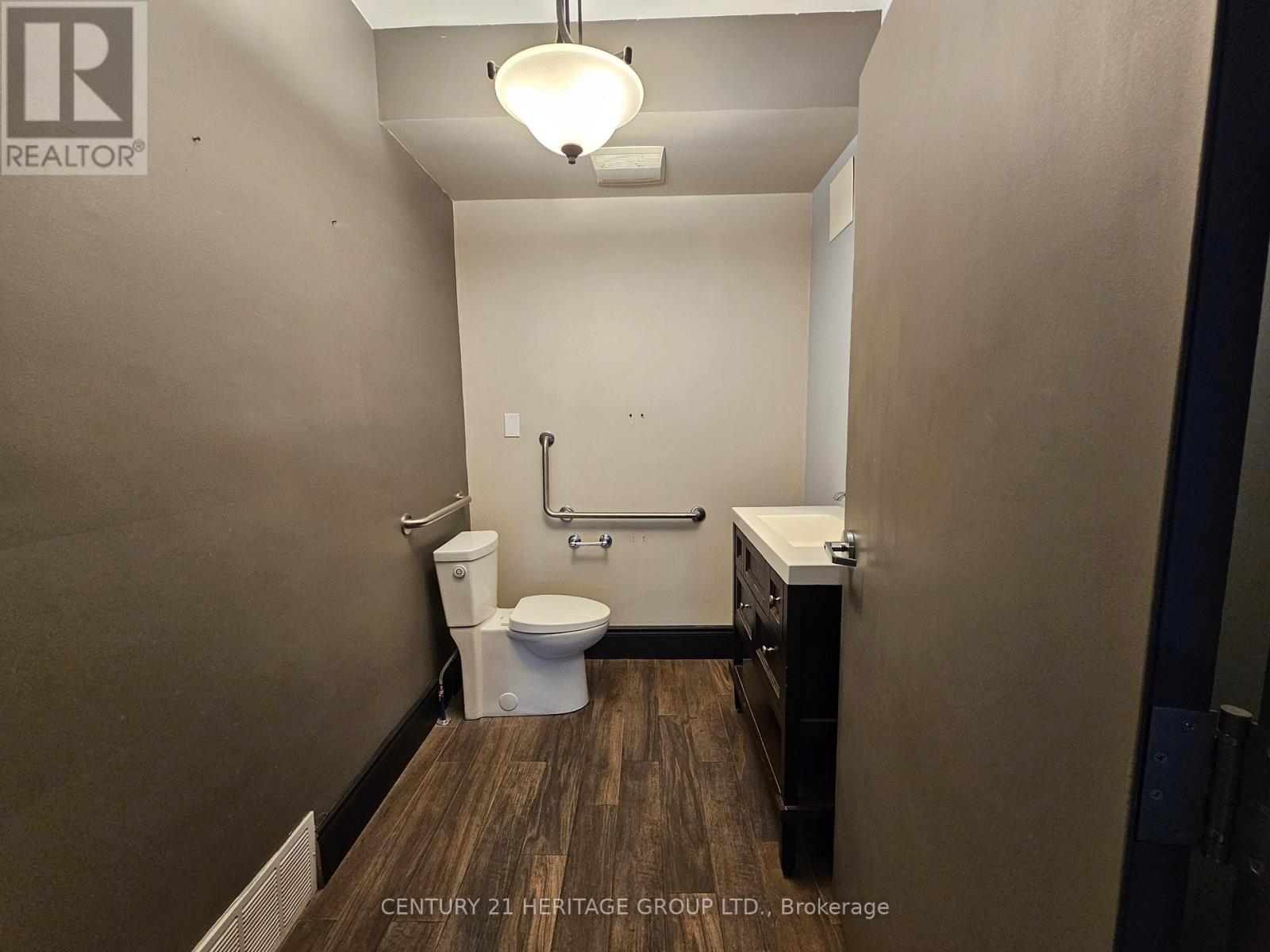 734 Wilson Avenue, Toronto, Ontario  M3K 1E2 - Photo 7 - W12468988