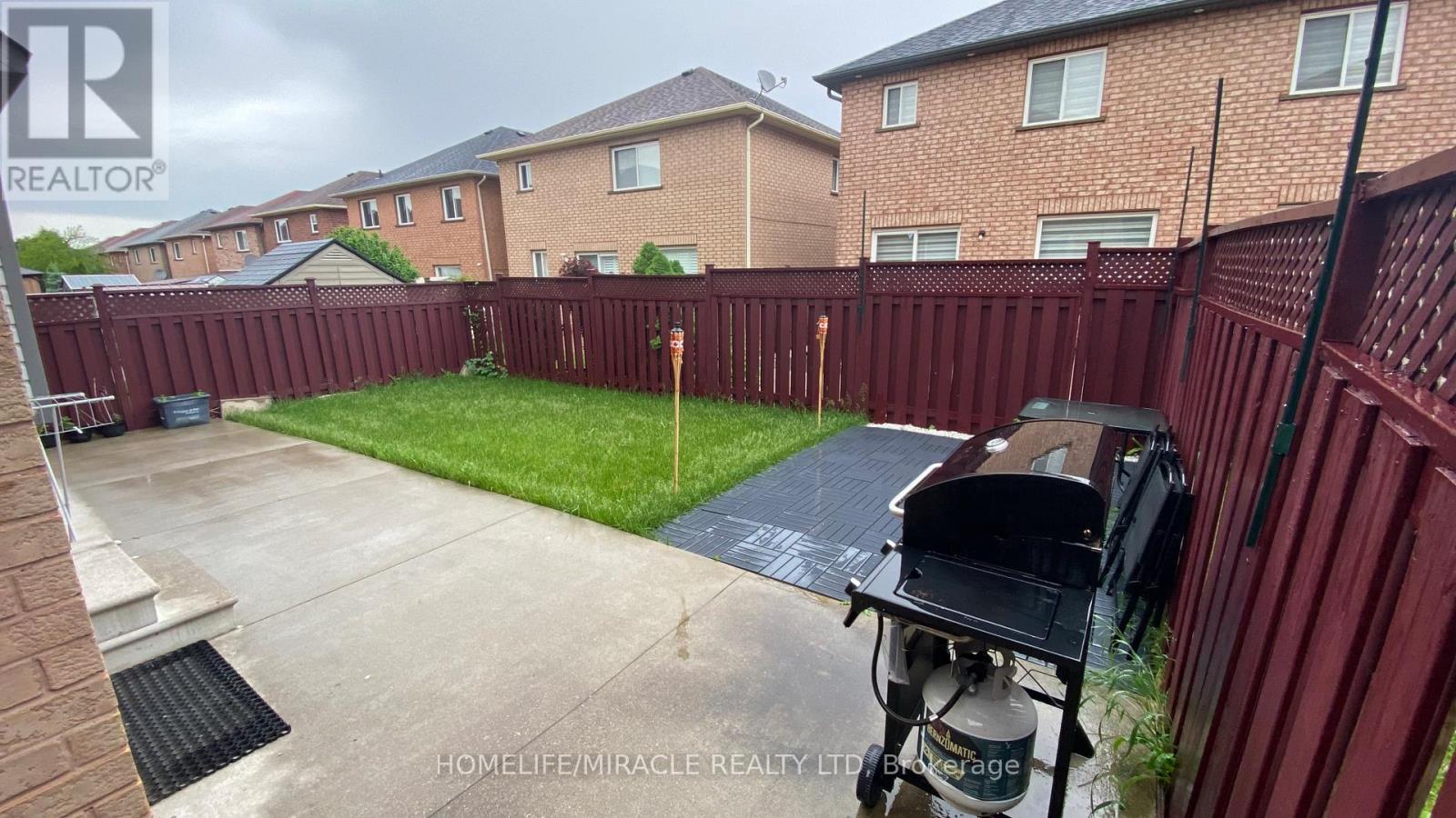 #upper - 9 Fairhill Avenue, Brampton, Ontario  L7A 2A9 - Photo 17 - W12469007