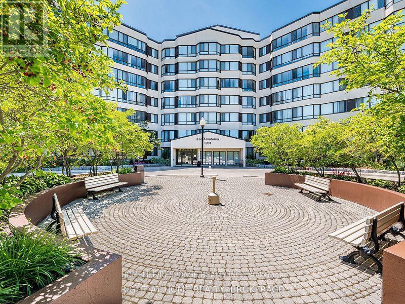 621 - 1001 Cedarglen Gate, Mississauga, Ontario  L5C 4R2 - Photo 2 - W12469016