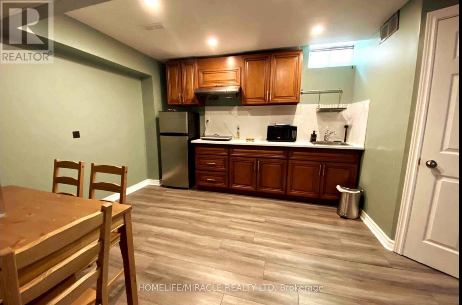#basement - 9 Fairhill Avenue, Brampton, Ontario  L7A 2A9 - Photo 2 - W12469028