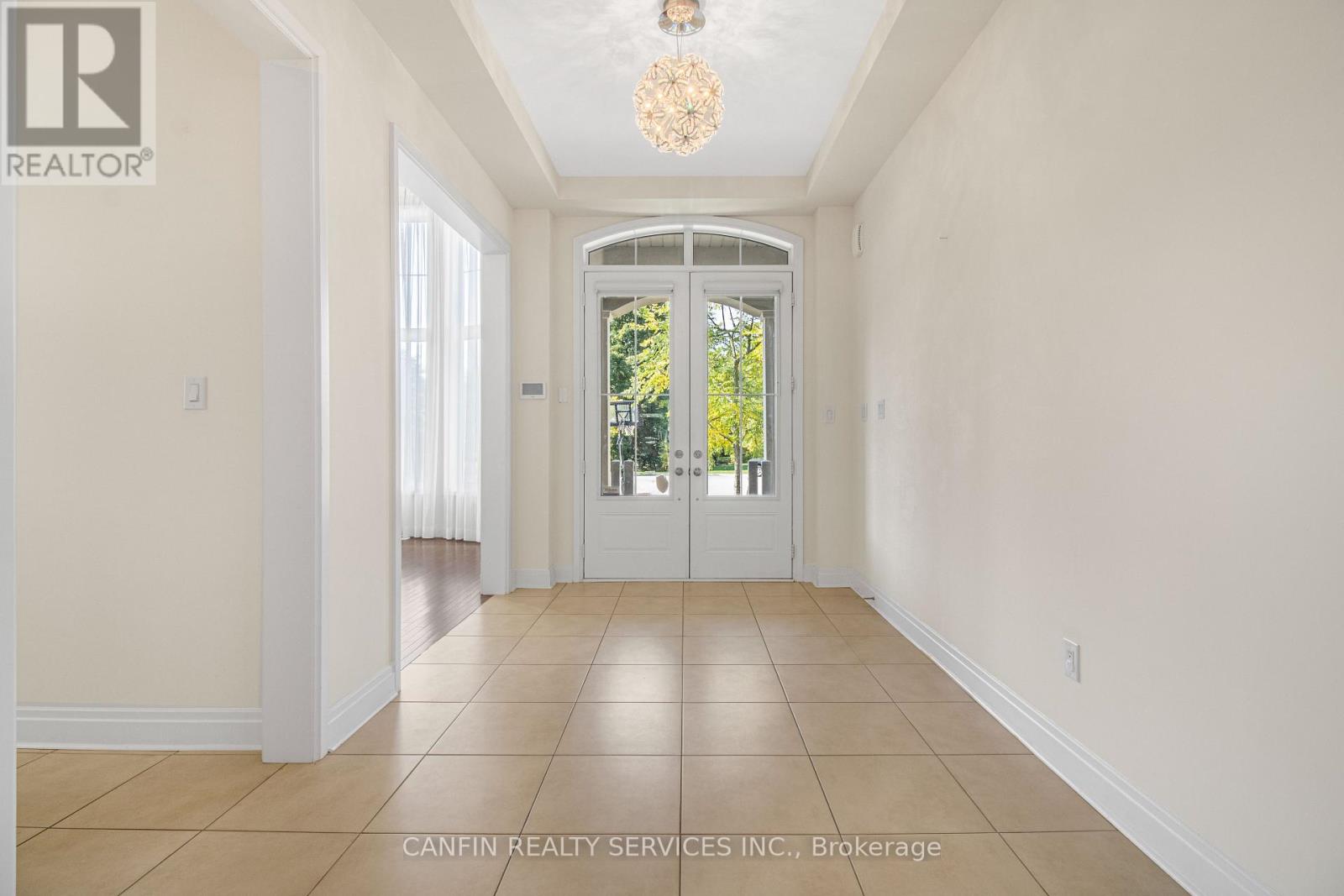 10 Calstock Place, Brampton, Ontario  L6X 0X3 - Photo 3 - W12469039