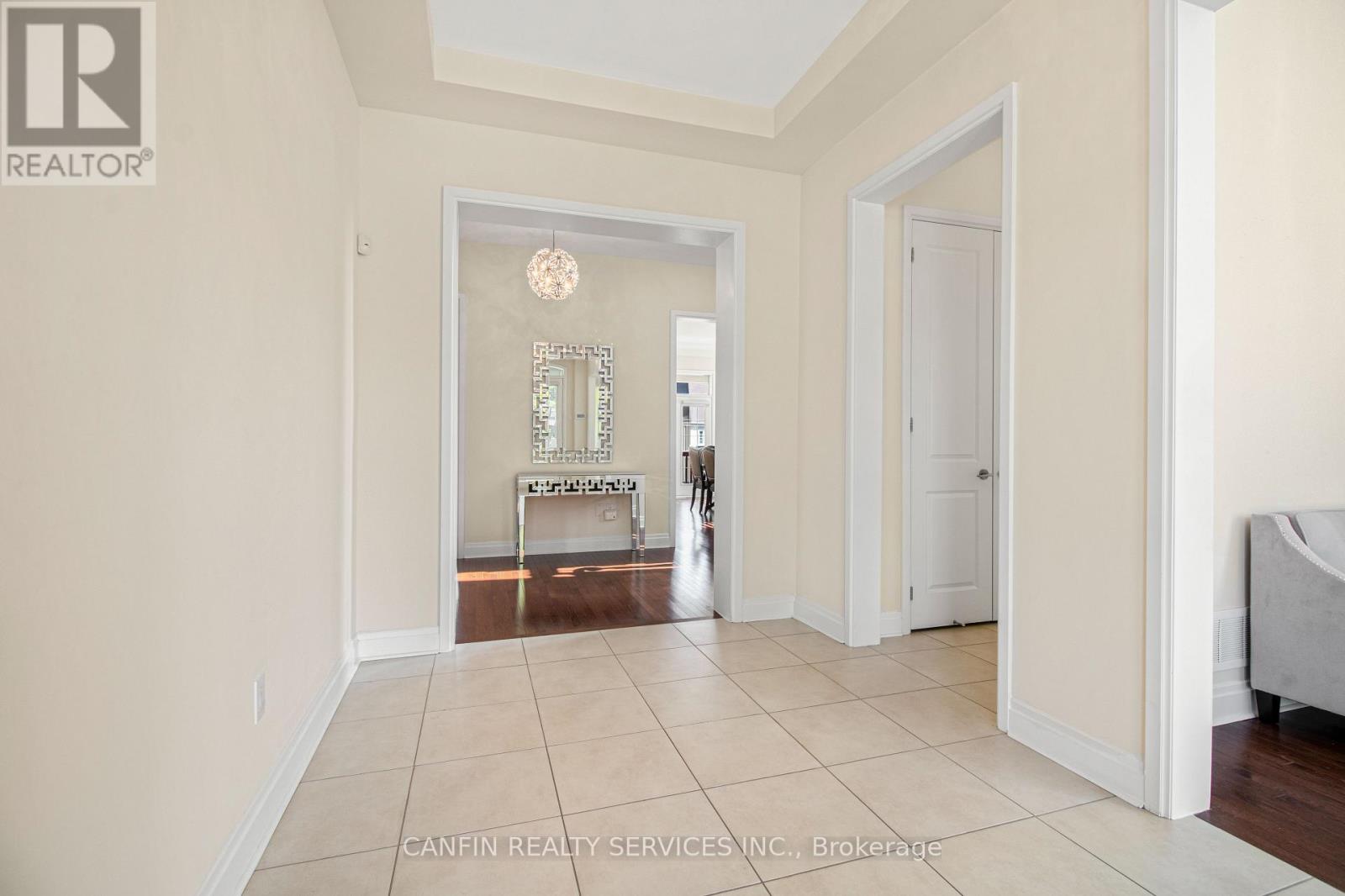 10 Calstock Place, Brampton, Ontario  L6X 0X3 - Photo 4 - W12469039