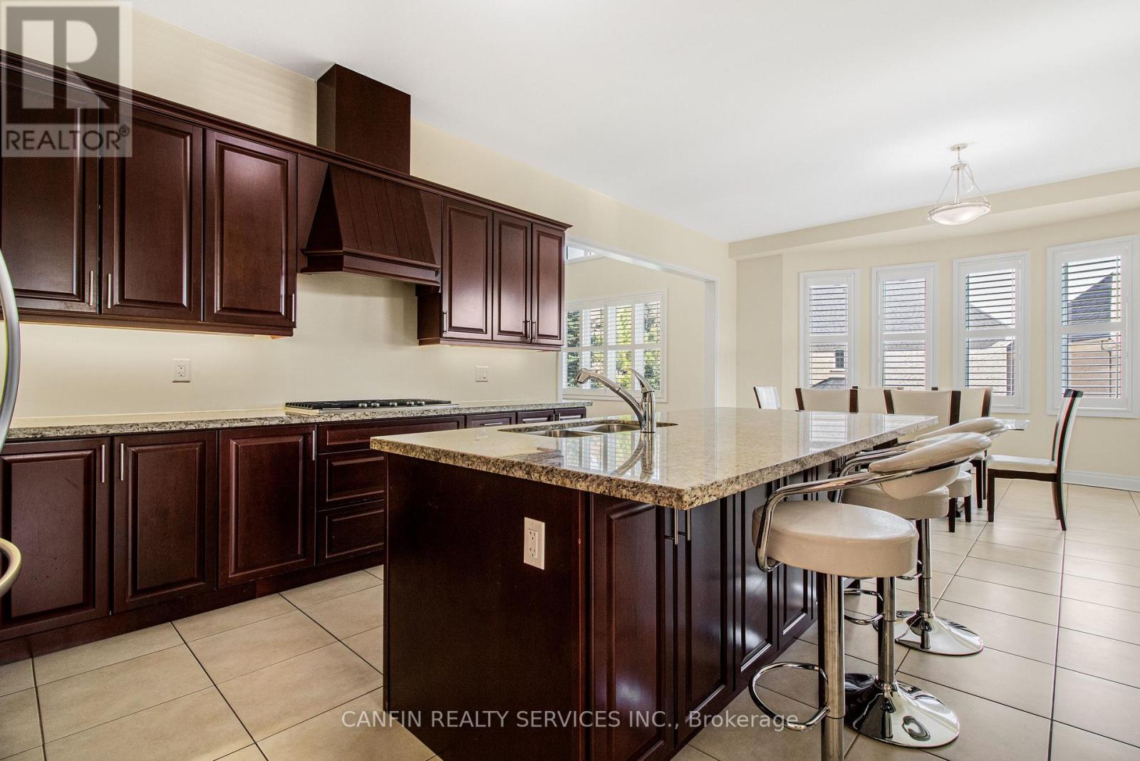 10 Calstock Place, Brampton, Ontario  L6X 0X3 - Photo 5 - W12469039