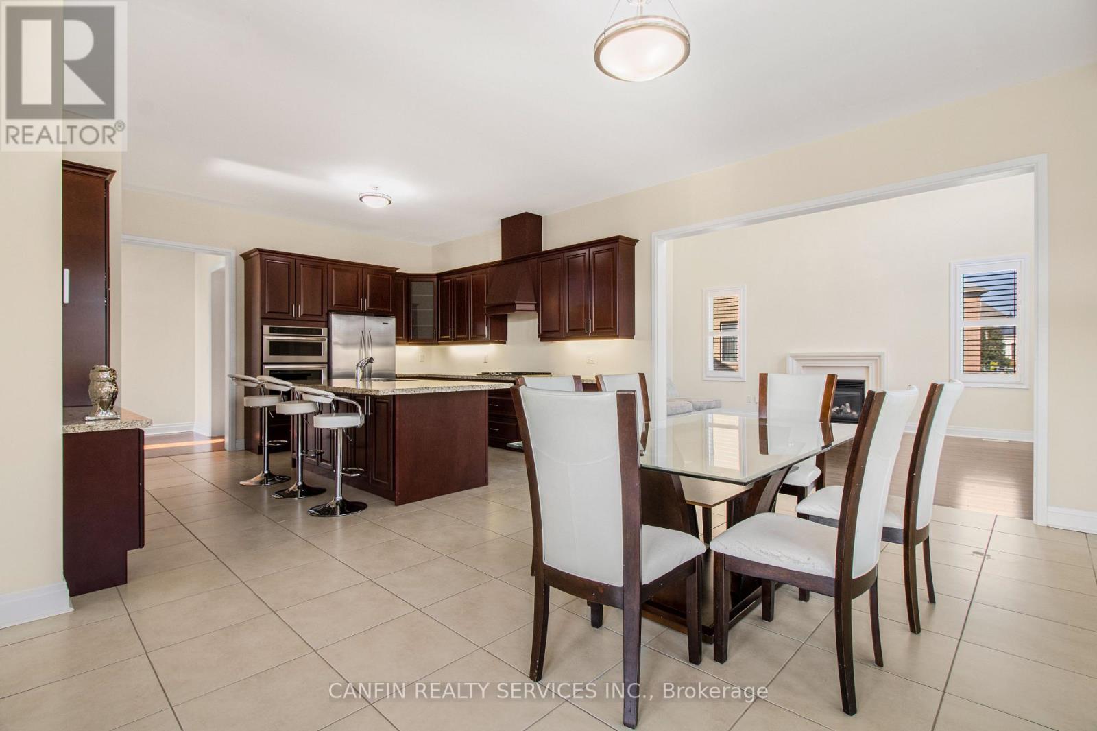 10 Calstock Place, Brampton, Ontario  L6X 0X3 - Photo 6 - W12469039