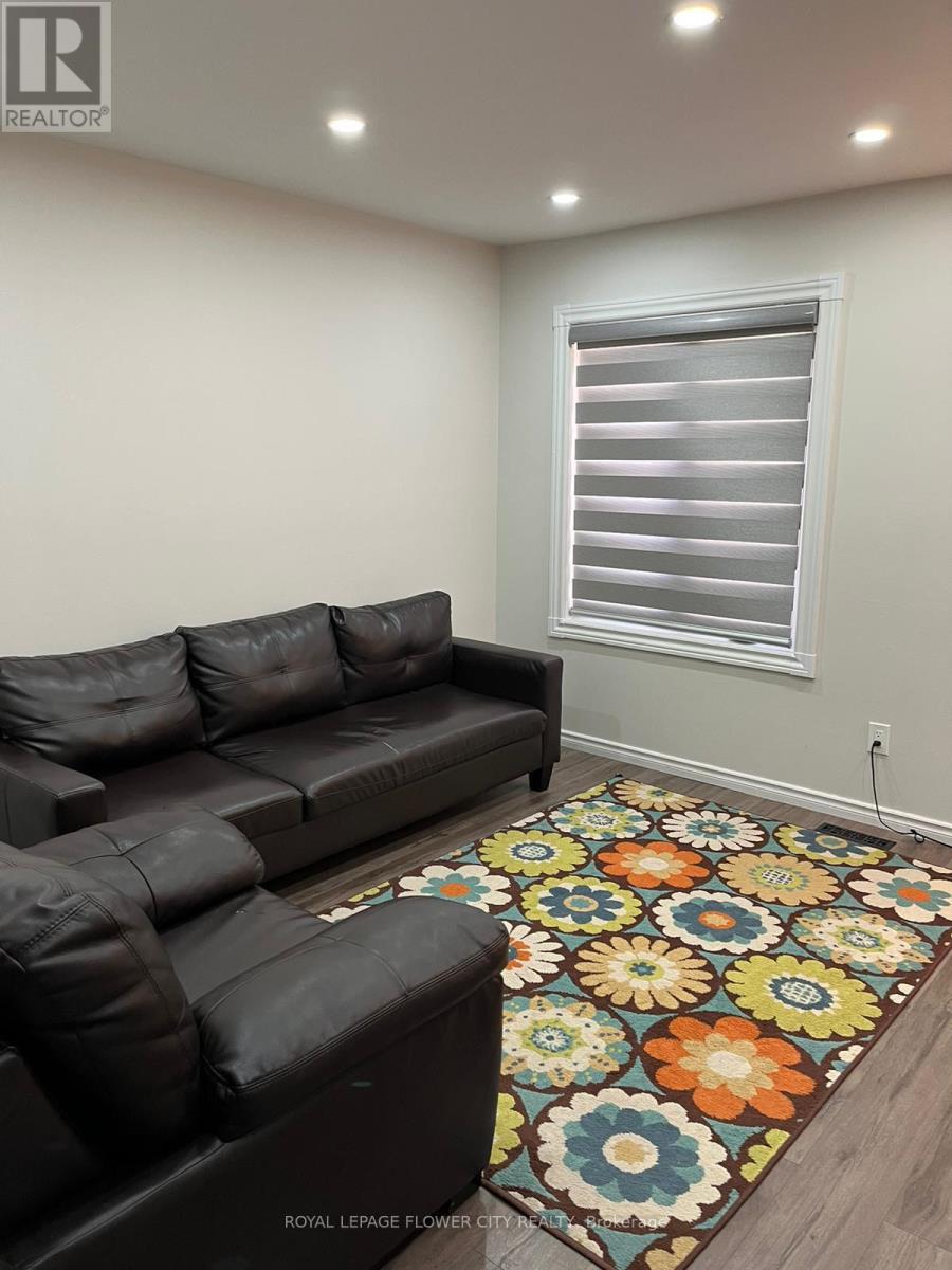 19 Muskoka Street, Brampton, Ontario  L6Z 3W3 - Photo 4 - W12469066