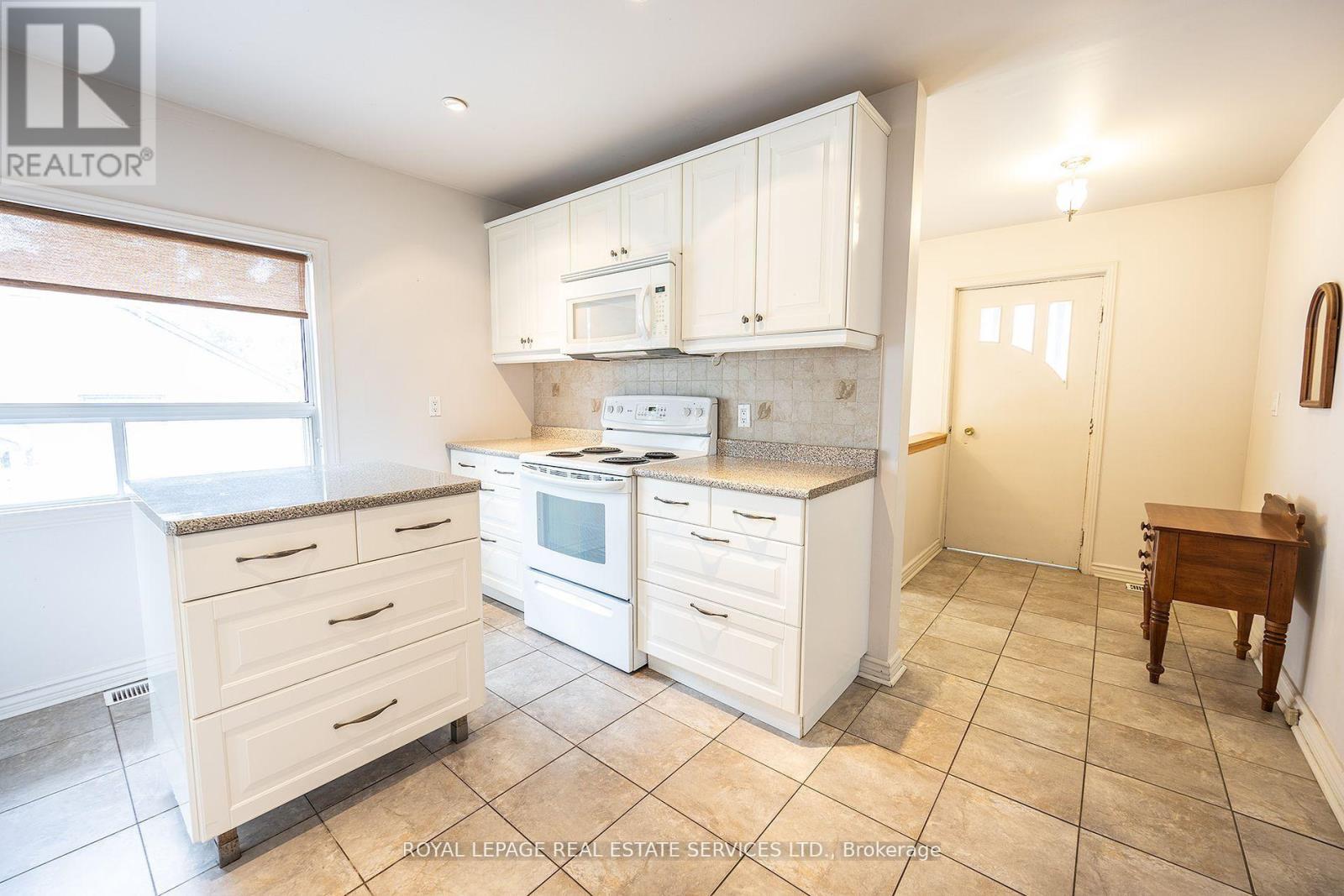 1361 Kenmuir Avenue, Mississauga, Ontario  L5G 4B3 - Photo 9 - W12293180