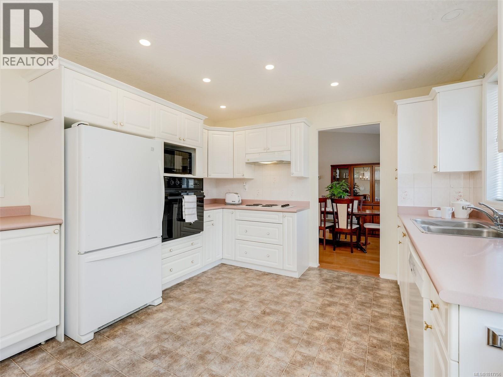 13 Eagle Lane, View Royal, British Columbia  V9A 7M2 - Photo 10 - 1017756