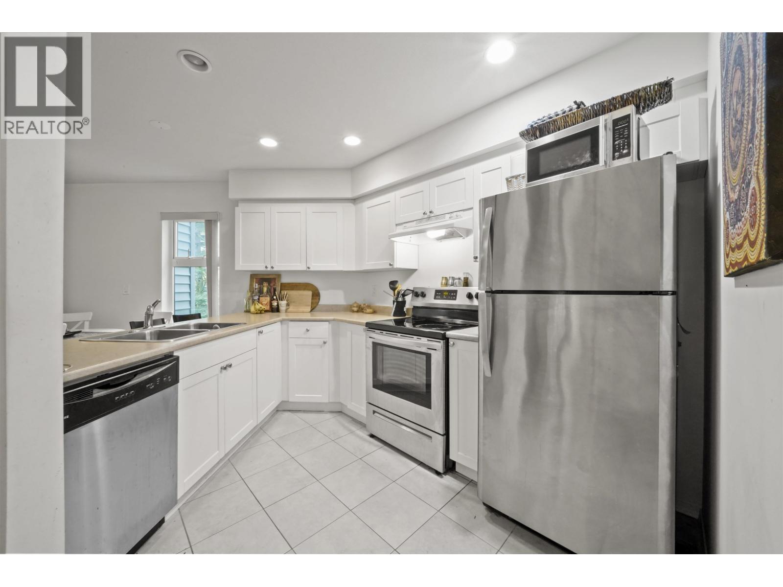 209 2915 Glen Drive, Coquitlam, British Columbia  V3B 7H8 - Photo 4 - R3059564