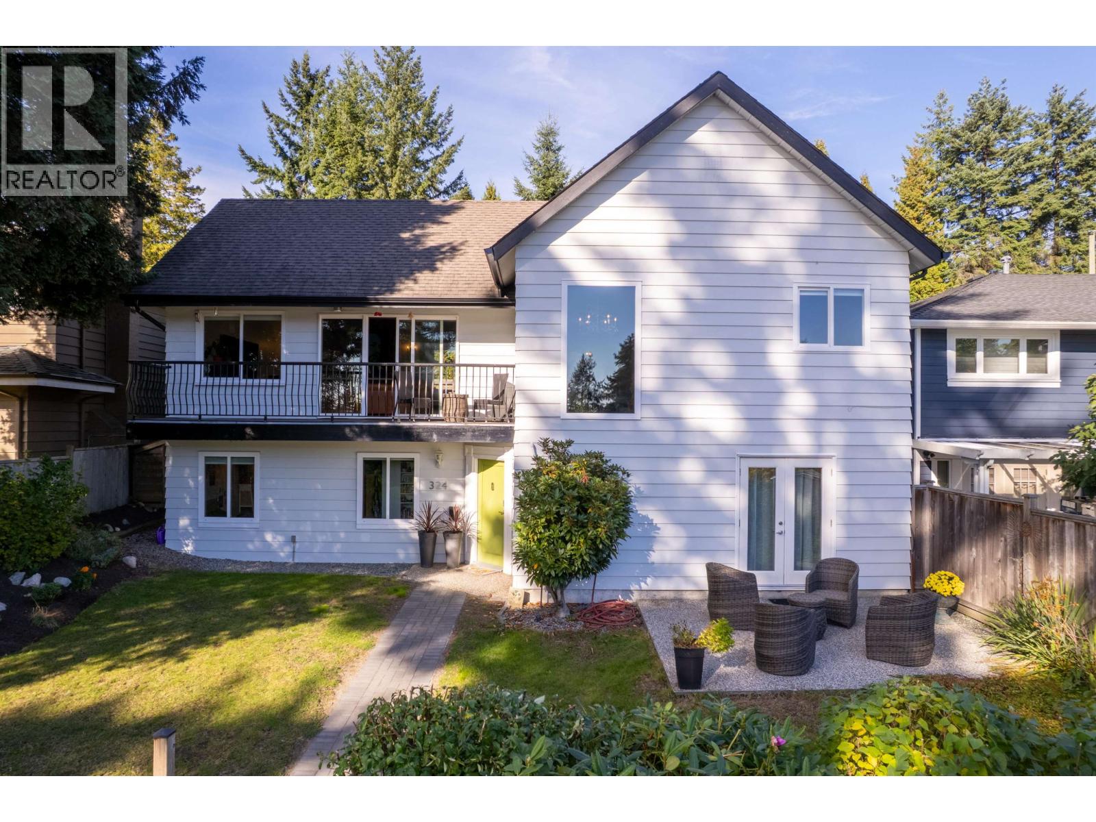 324 E 24th Street, North Vancouver, British Columbia  V7L 3E8 - Photo 1 - R3059574