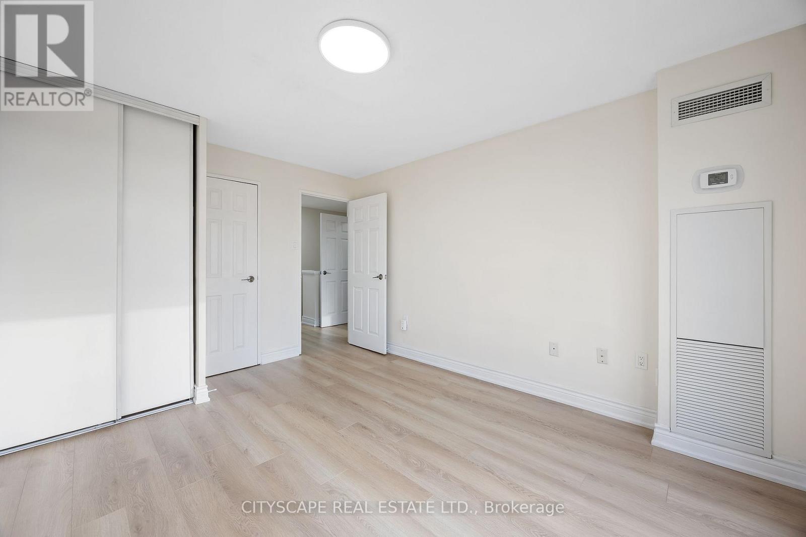 301 - 16 Elgin Street, Markham, Ontario  L3T 4T4 - Photo 10 - N12466977