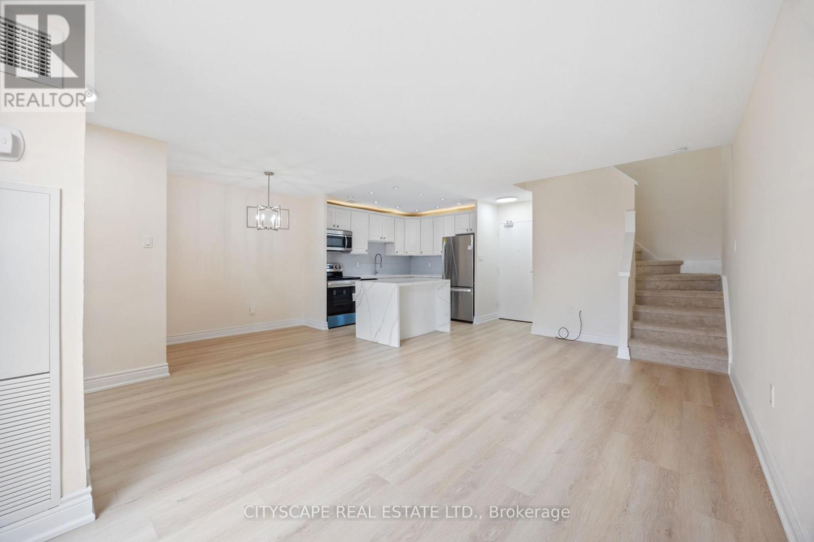 301 - 16 Elgin Street, Markham, Ontario  L3T 4T4 - Photo 6 - N12466977