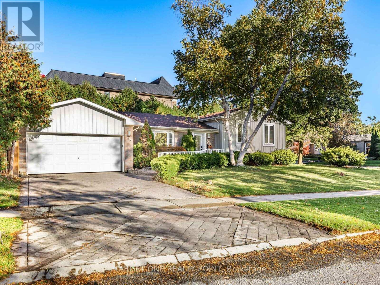 93 MAYVERN CRESCENT, Richmond Hill, Ontario