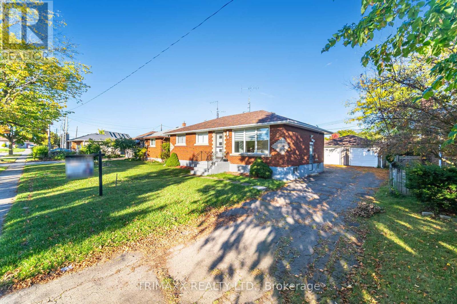 60 Parkdale Drive, Thorold, Ontario  L2V 2N6 - Photo 2 - X12468946