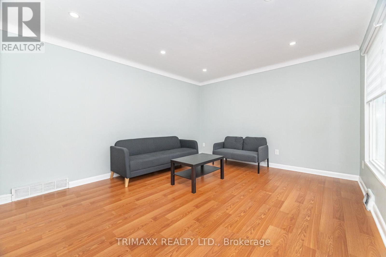 60 Parkdale Drive, Thorold, Ontario  L2V 2N6 - Photo 5 - X12468946