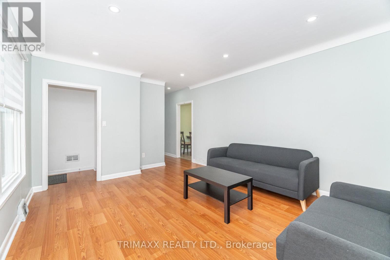 60 Parkdale Drive, Thorold, Ontario  L2V 2N6 - Photo 8 - X12468946