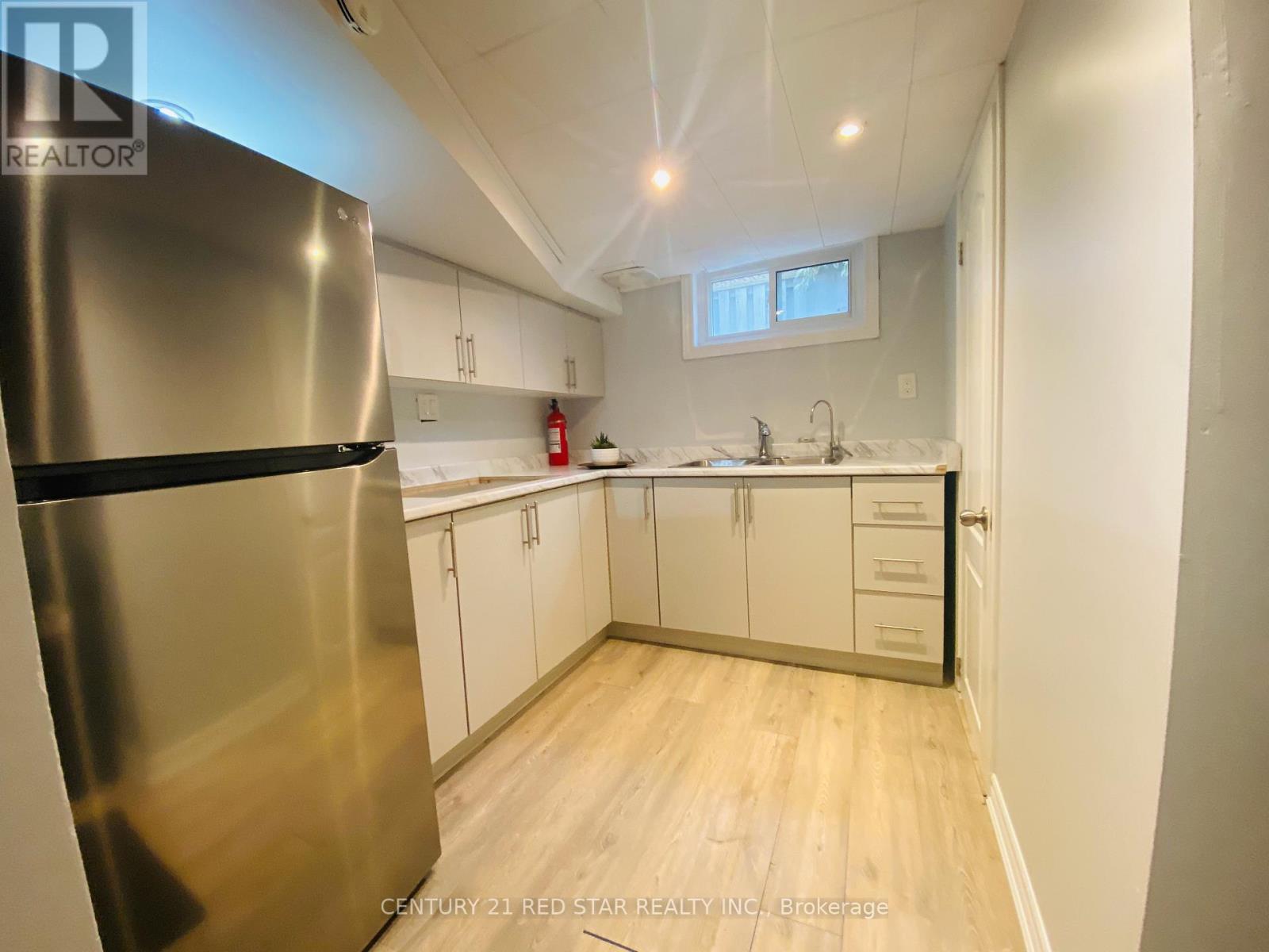 107 Ellis Crescent S, Waterloo, Ontario  N2J 2C1 - Photo 25 - X12468645