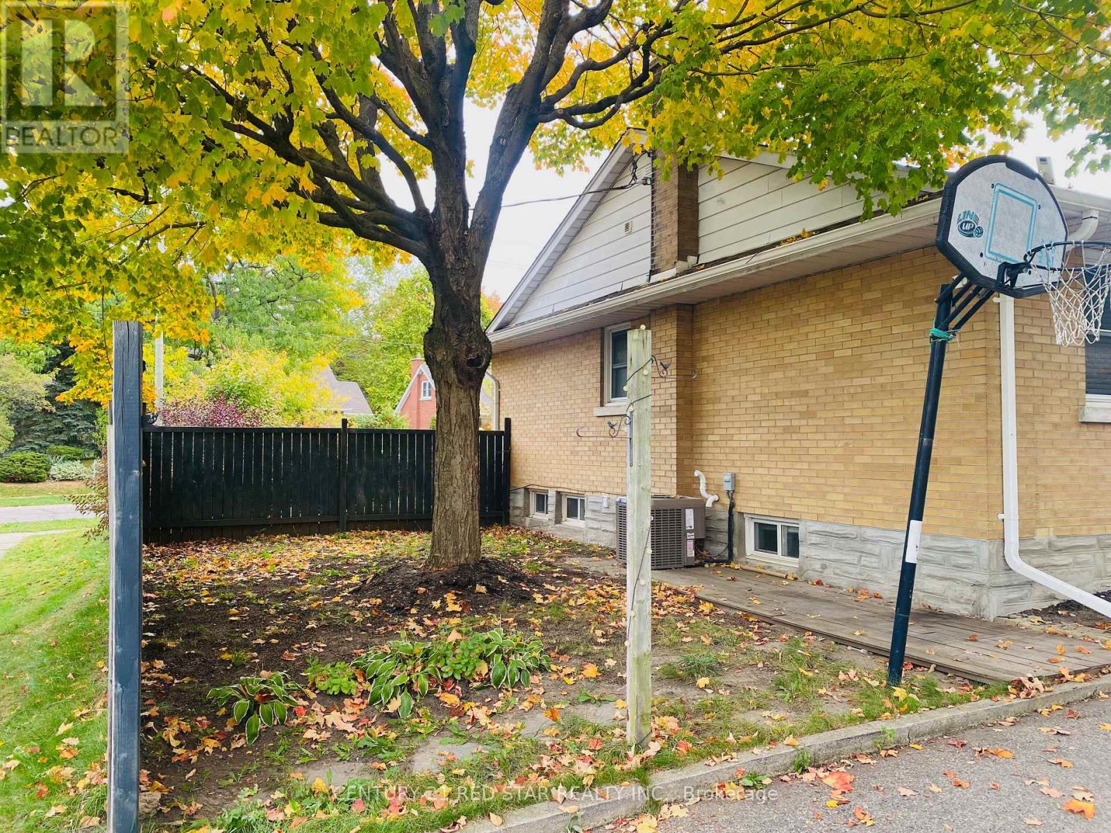 107 Ellis Crescent S, Waterloo, Ontario  N2J 2C1 - Photo 33 - X12468645