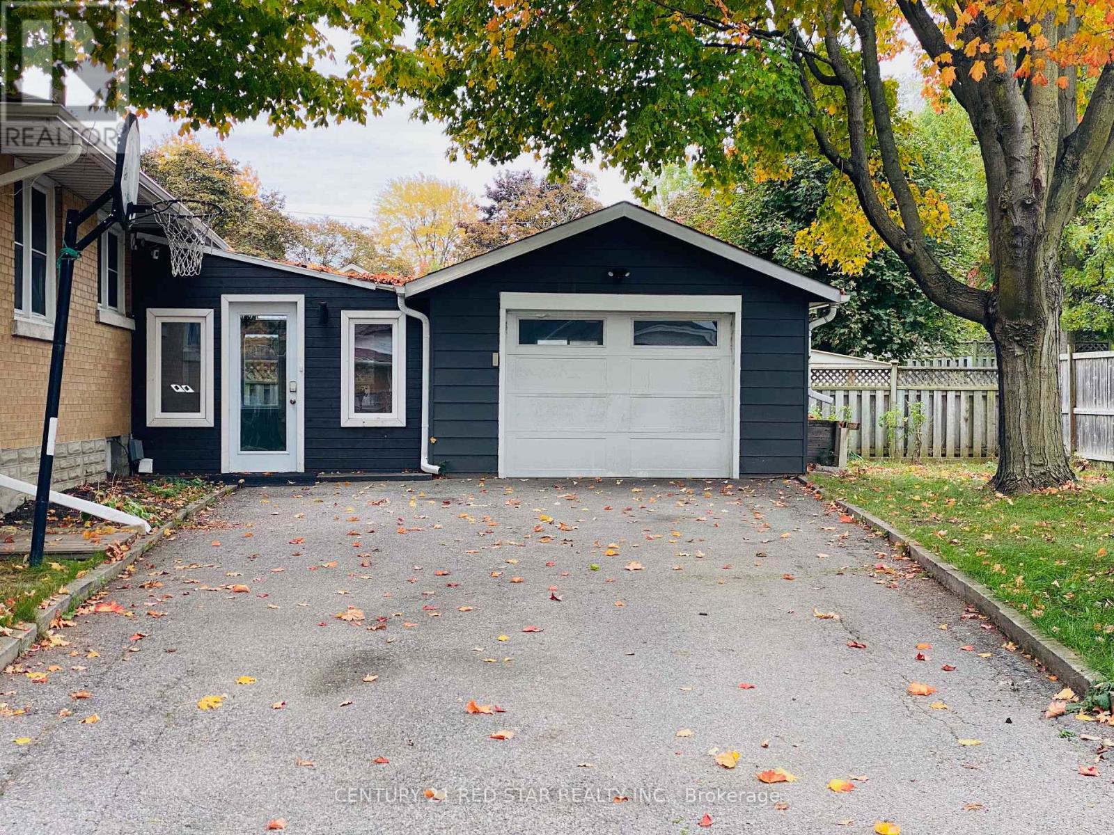 107 Ellis Crescent S, Waterloo, Ontario  N2J 2C1 - Photo 3 - X12468645