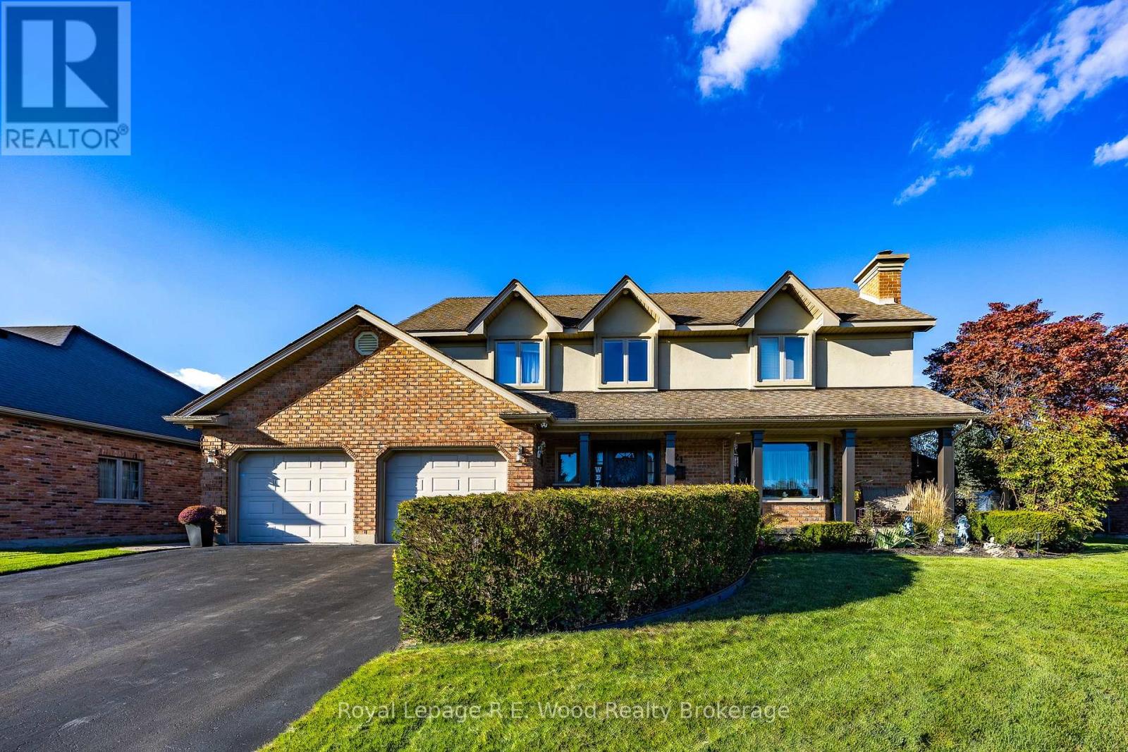 21 Thomas Avenue, Tillsonburg, Ontario  N4G 5K8 - Photo 1 - X12469105