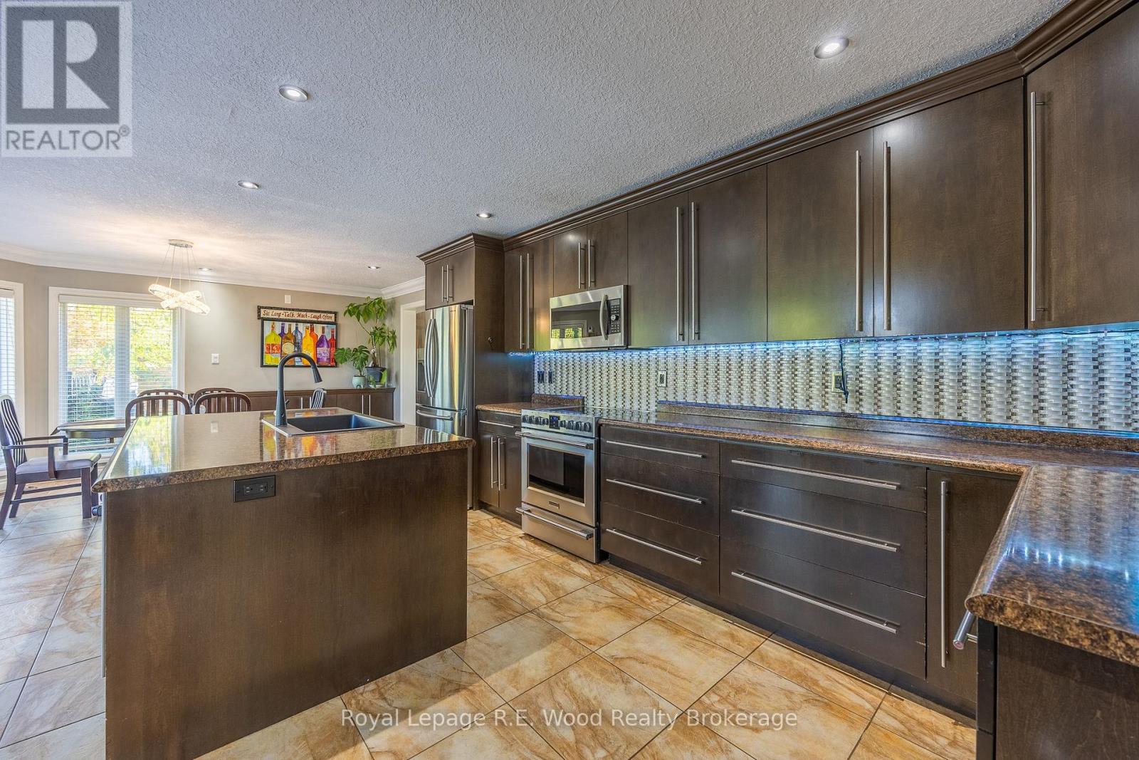 21 Thomas Avenue, Tillsonburg, Ontario  N4G 5K8 - Photo 10 - X12469105