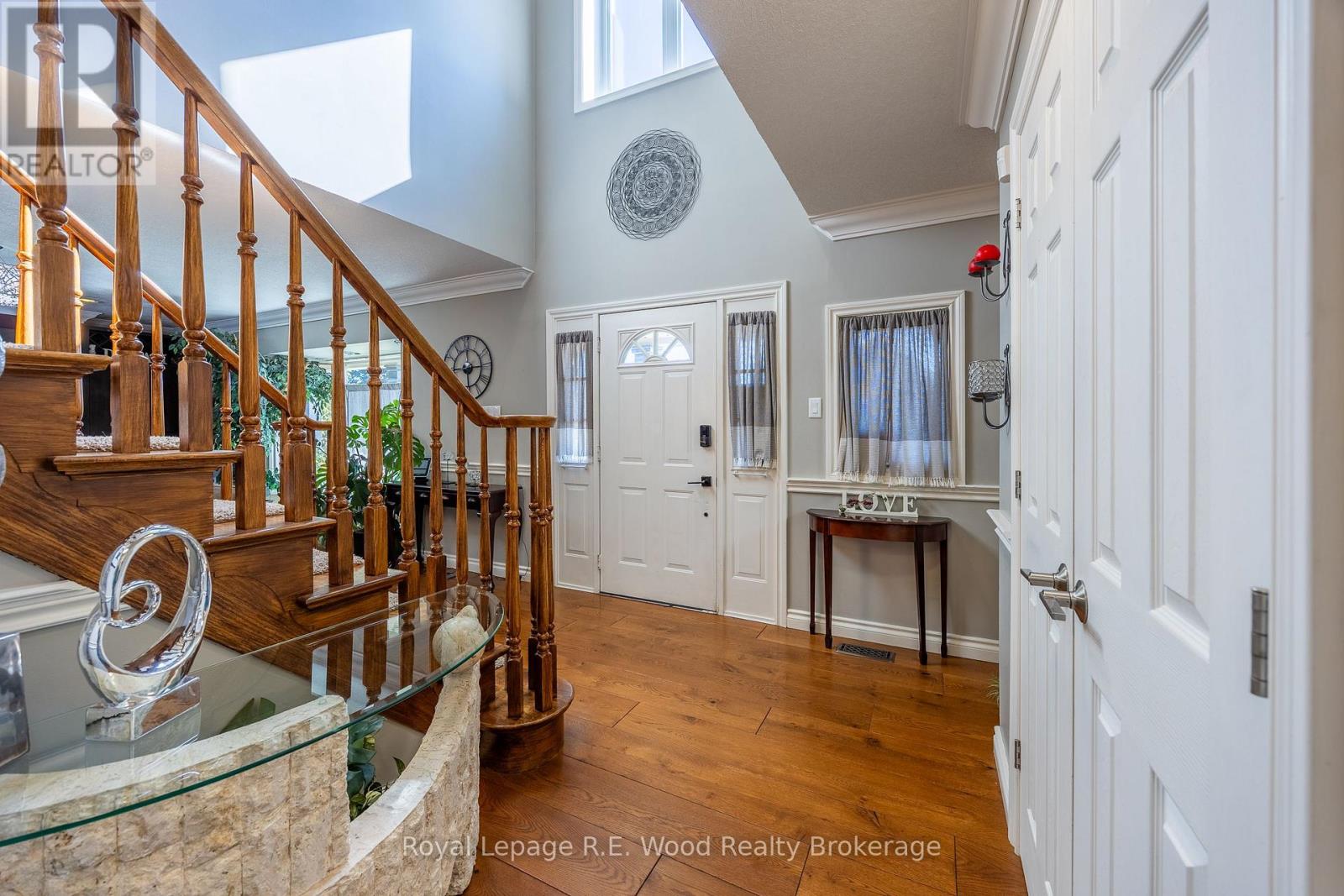 21 Thomas Avenue, Tillsonburg, Ontario  N4G 5K8 - Photo 5 - X12469105