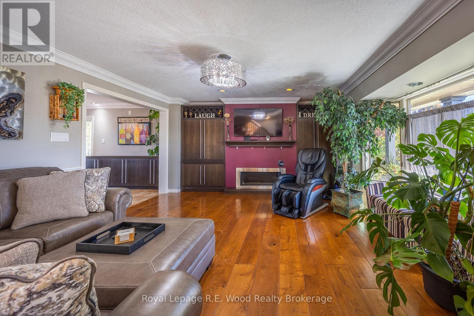 21 Thomas Avenue, Tillsonburg, Ontario  N4G 5K8 - Photo 6 - X12469105