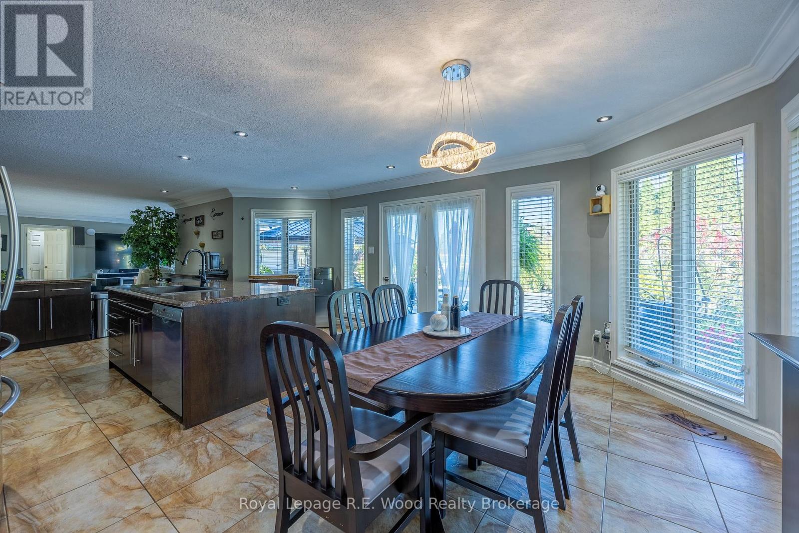 21 Thomas Avenue, Tillsonburg, Ontario  N4G 5K8 - Photo 8 - X12469105