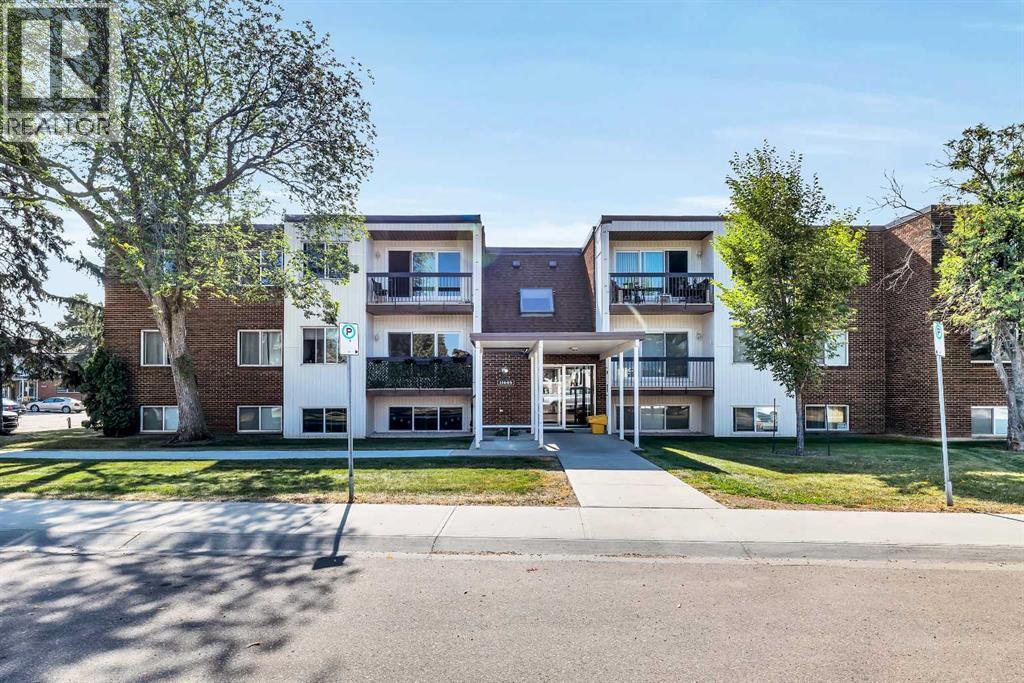 303, 11445 41 Avenue Nw, Edmonton, Alberta  T6J 0T9 - Photo 1 - A2258762