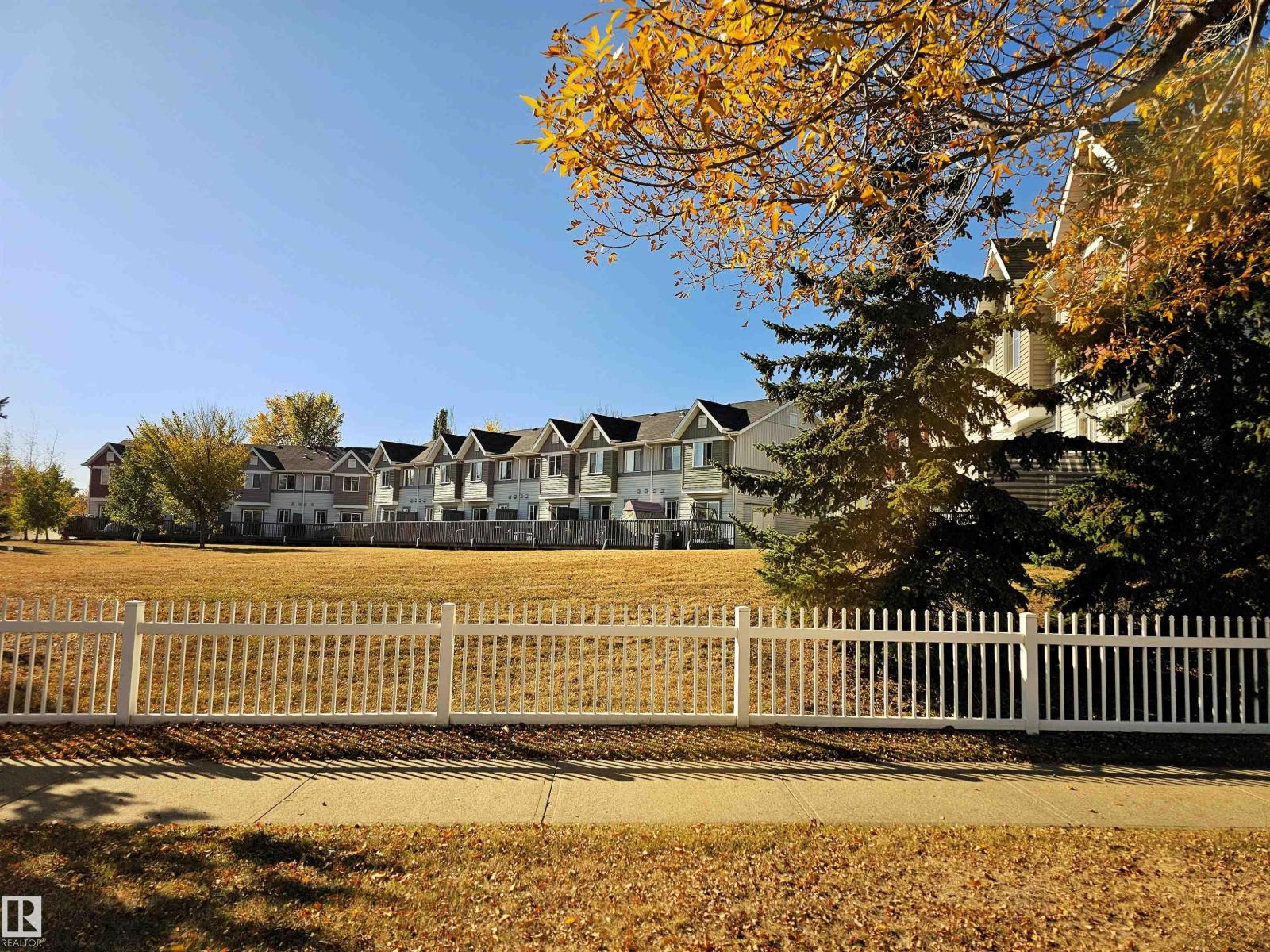 #29 1404 Hermitage Rd Nw, Edmonton, Alberta  T5A 0P5 - Photo 2 - E4462385