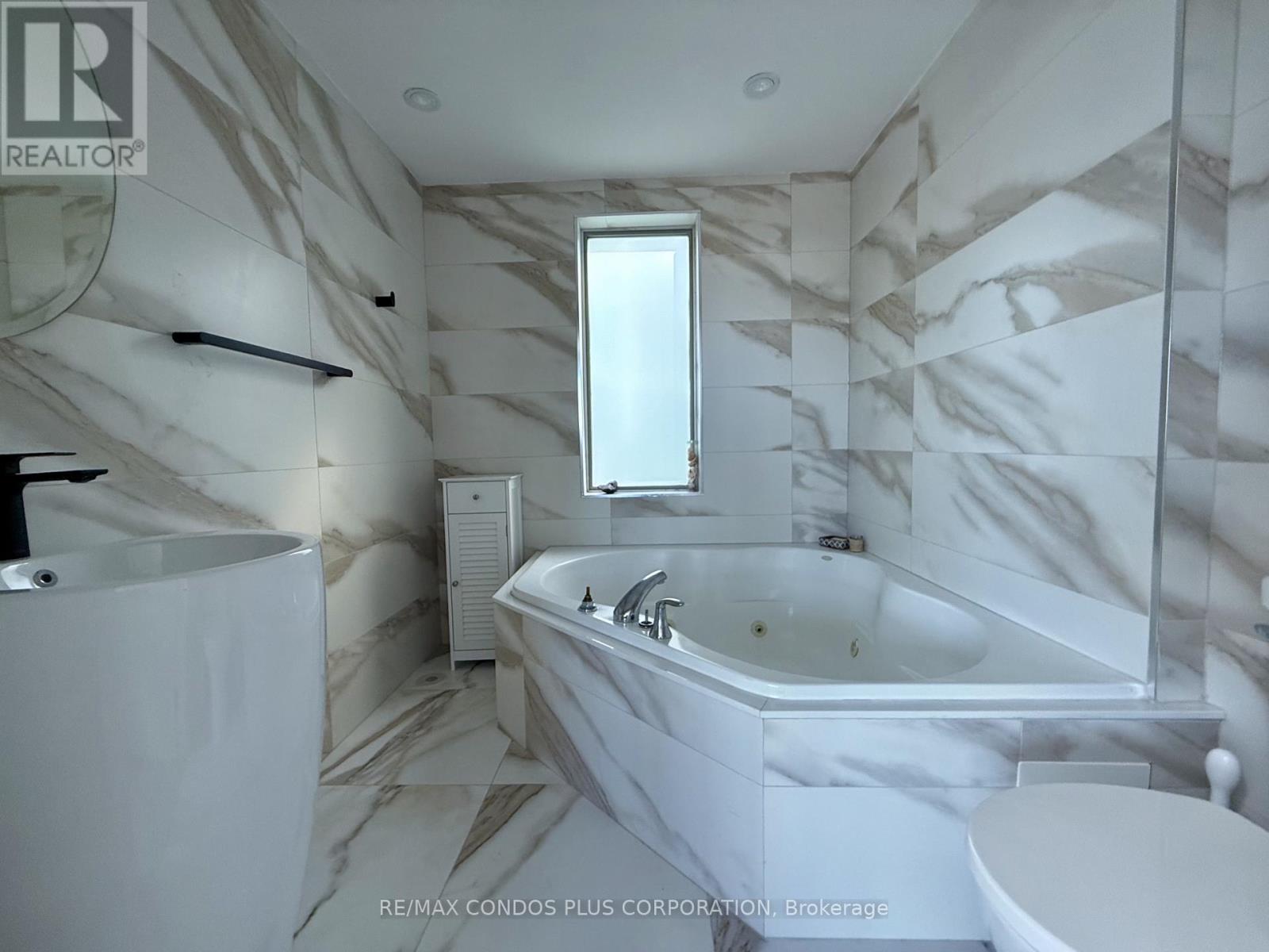 Th125 - 5 Marine Parade Drive, Toronto, Ontario  M8V 4B4 - Photo 18 - W12450937