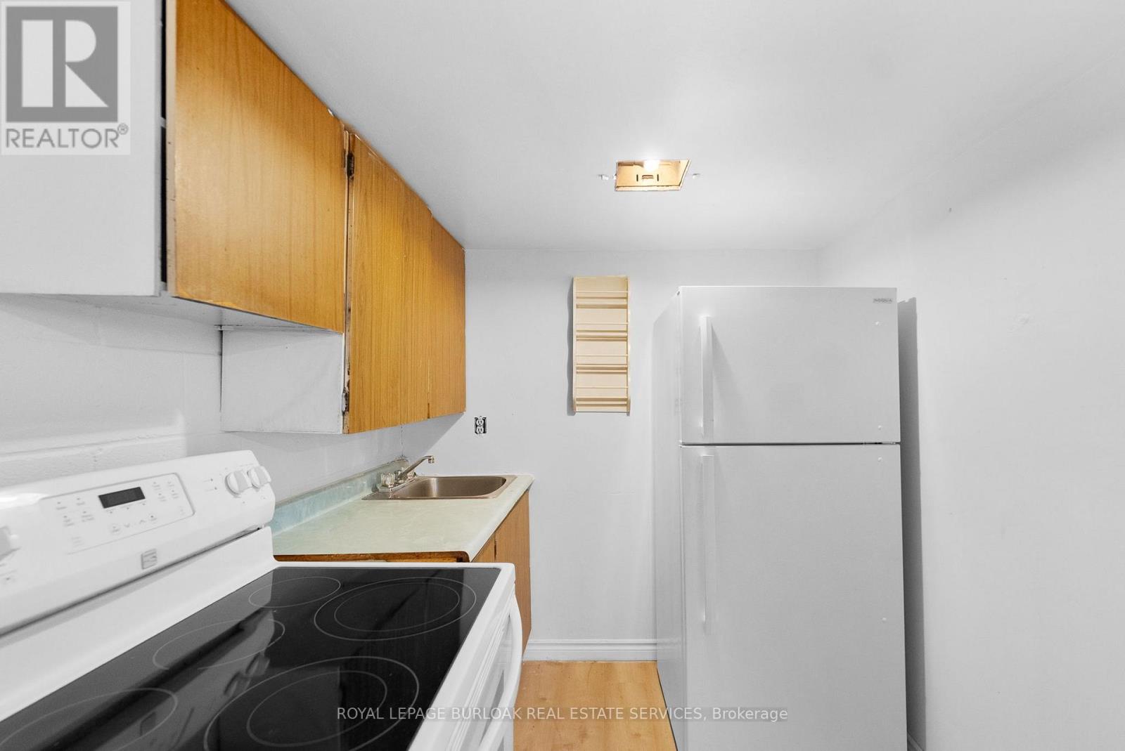 381 Leslie Street, Greater Sudbury, Ontario  P3B 2T4 - Photo 17 - X12450343