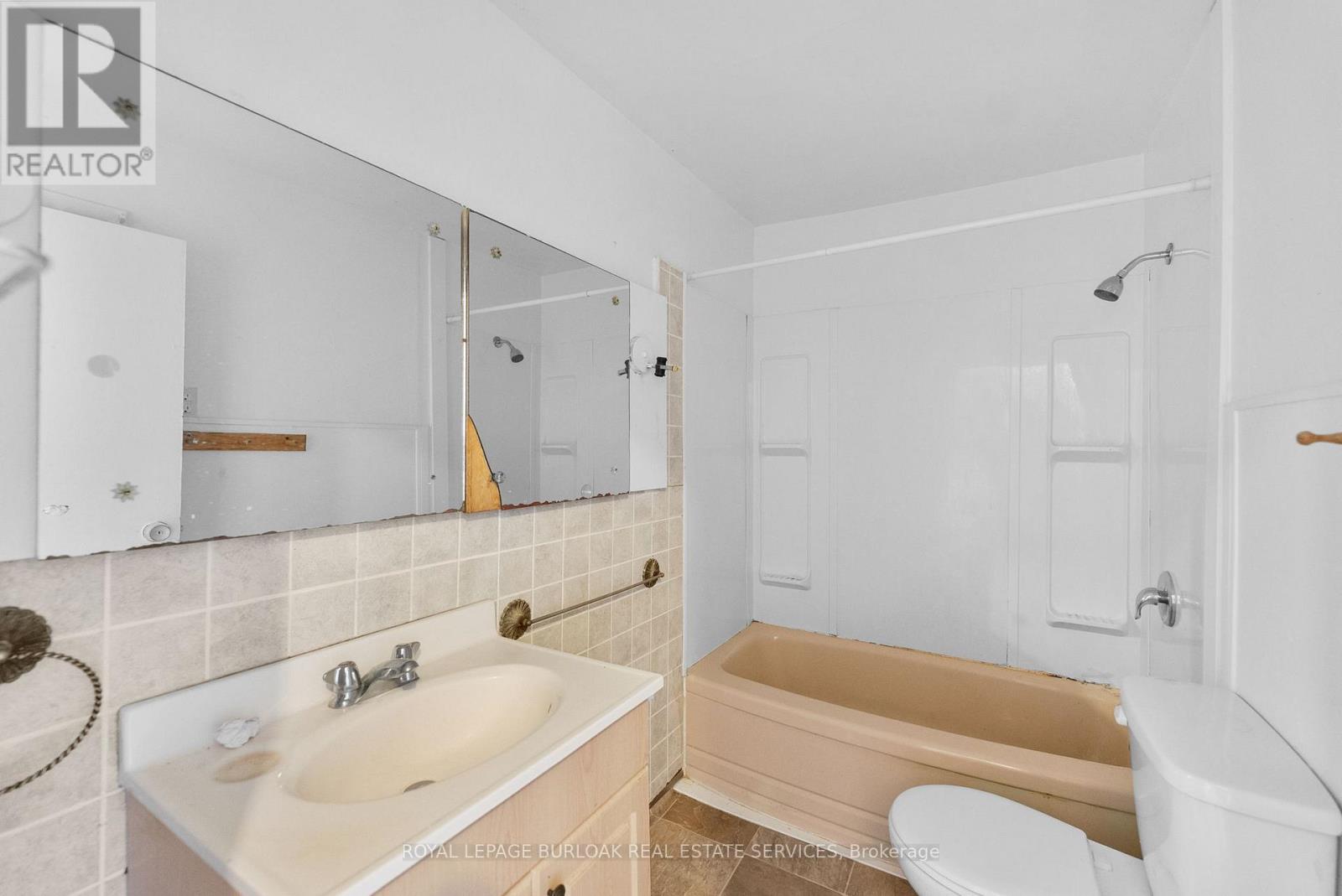 381 Leslie Street, Greater Sudbury, Ontario  P3B 2T4 - Photo 15 - X12450343