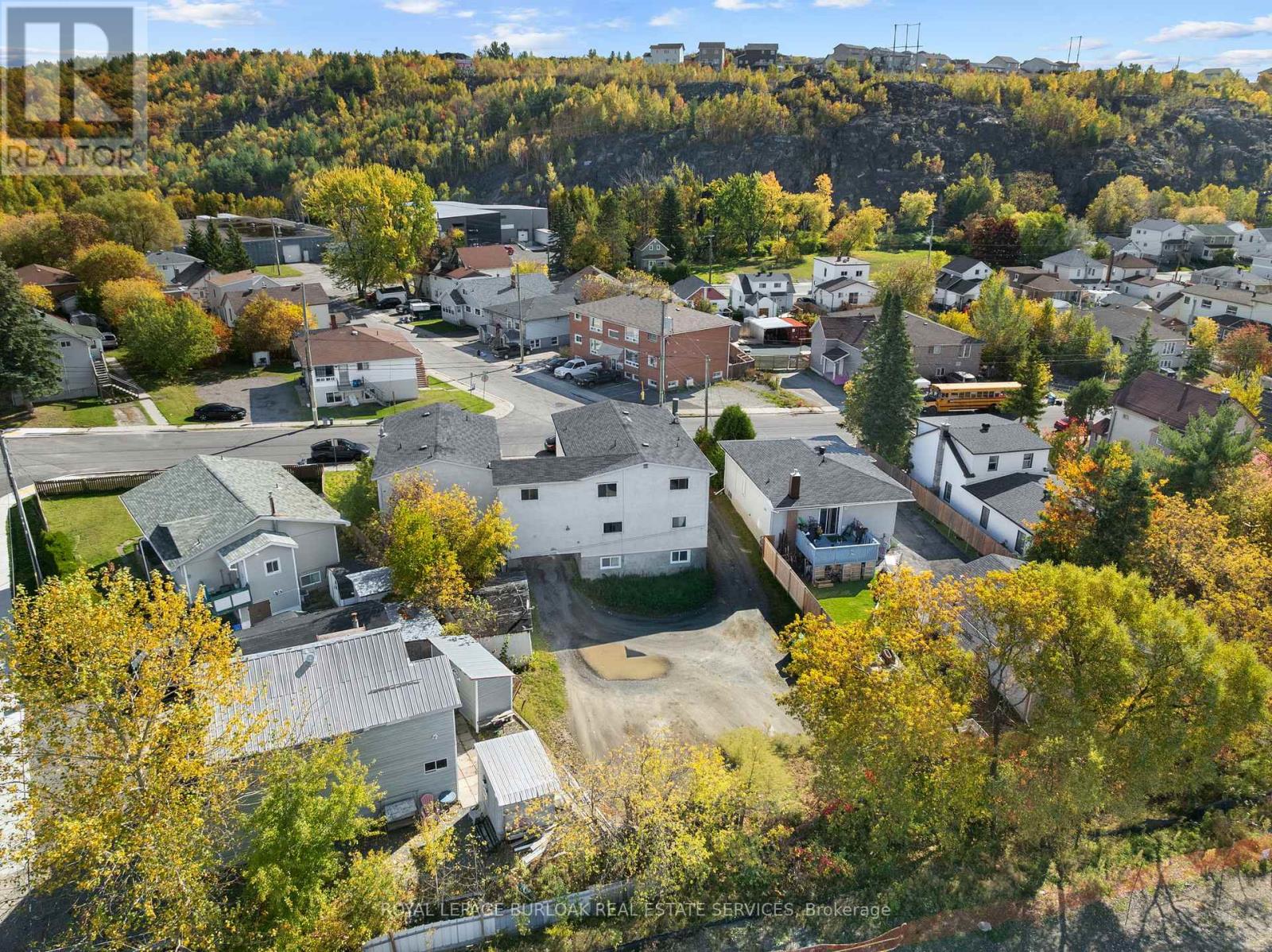 381 Leslie Street, Greater Sudbury, Ontario  P3B 2T4 - Photo 4 - X12450343
