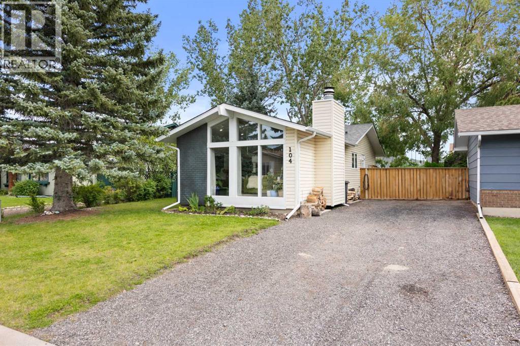 Property at 104 Thorson Crescent image 2