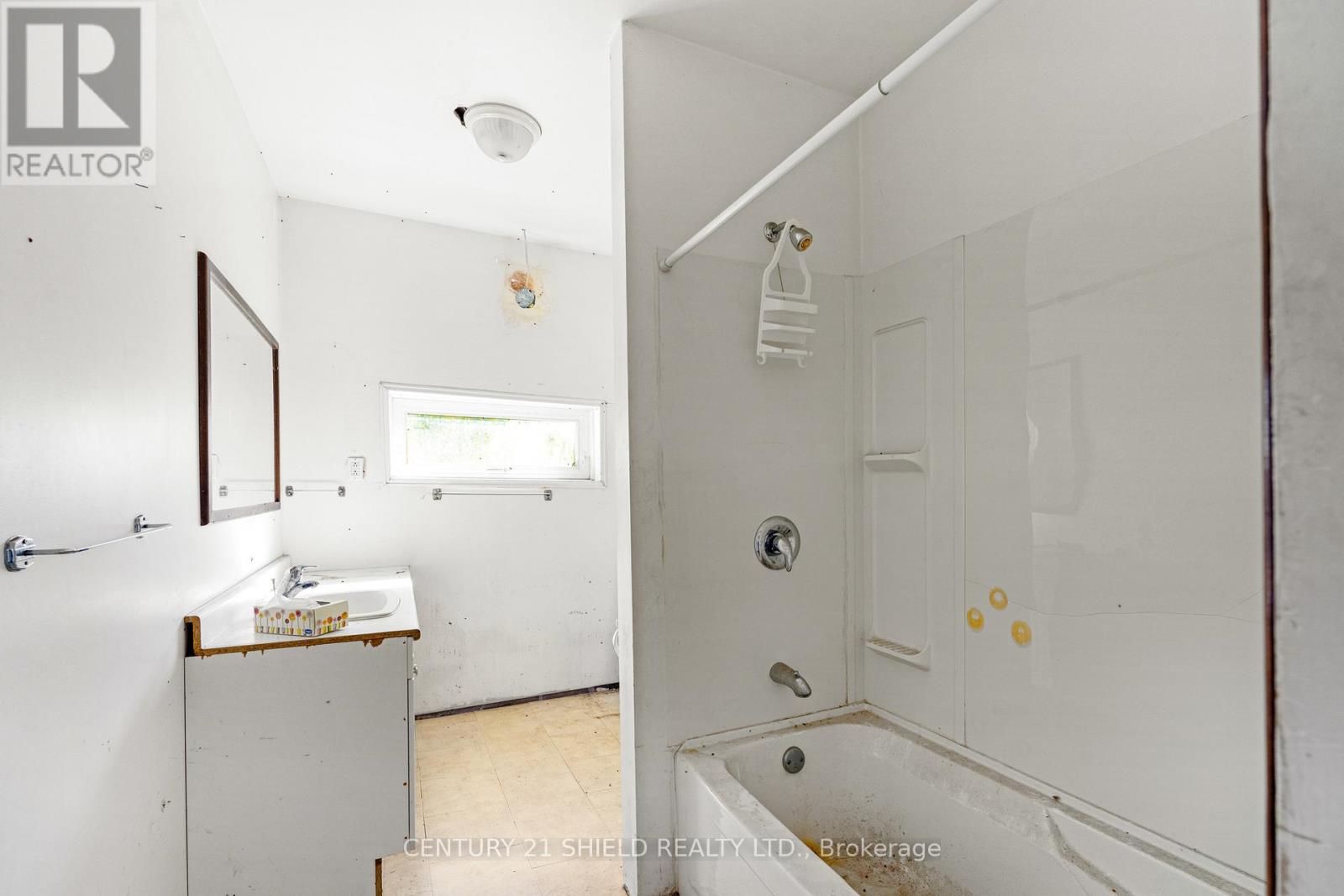 14244 County Rd 18 Road, South Stormont, Ontario  K0C 1M0 - Photo 25 - X12469157