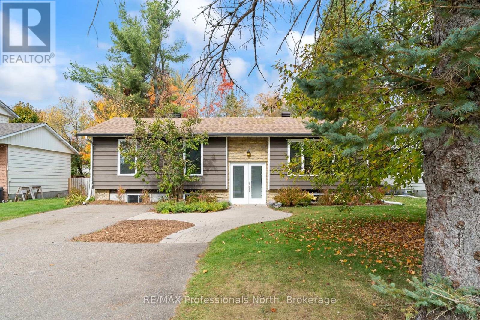11 Andrea Drive, Bracebridge, Ontario  P1L 1C5 - Photo 1 - X12469199