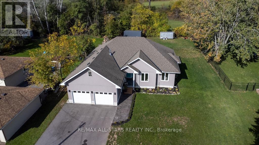 120 Victoria Drive, Kawartha Lakes (Fenelon), Ontario  K0M 1G0 - Photo 1 - X12469178