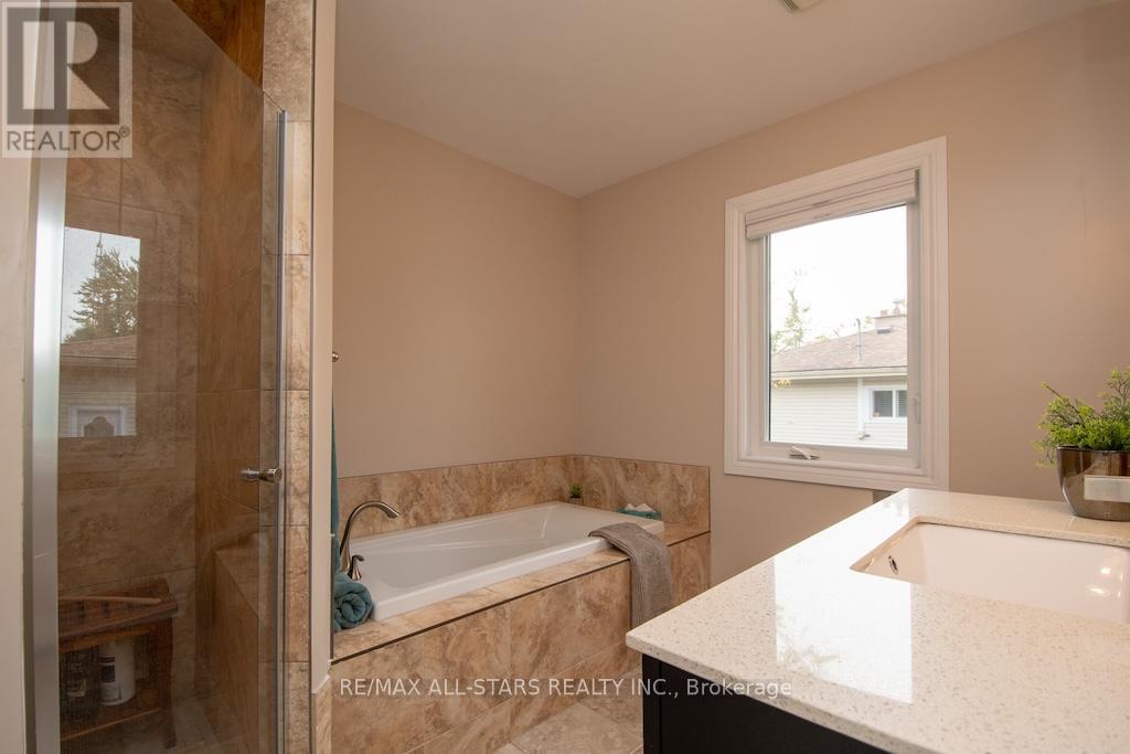 120 Victoria Drive, Kawartha Lakes (Fenelon), Ontario  K0M 1G0 - Photo 18 - X12469178