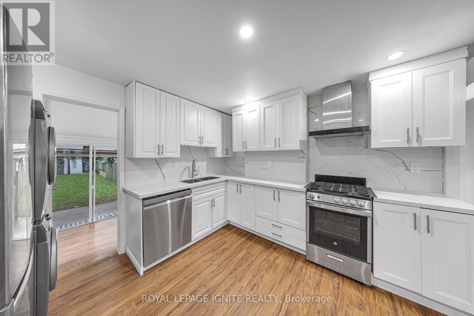 148 Barrington Avenue, Toronto, Ontario  M4C 4Z2 - Photo 10 - E12469124
