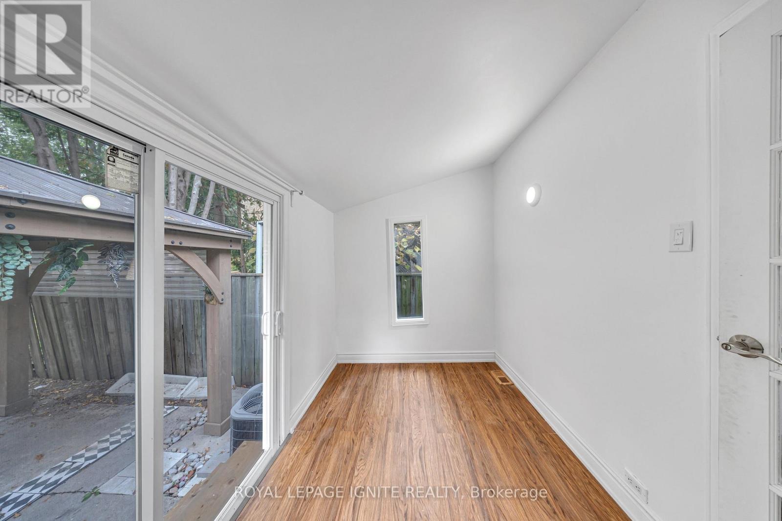 148 Barrington Avenue, Toronto, Ontario  M4C 4Z2 - Photo 14 - E12469124