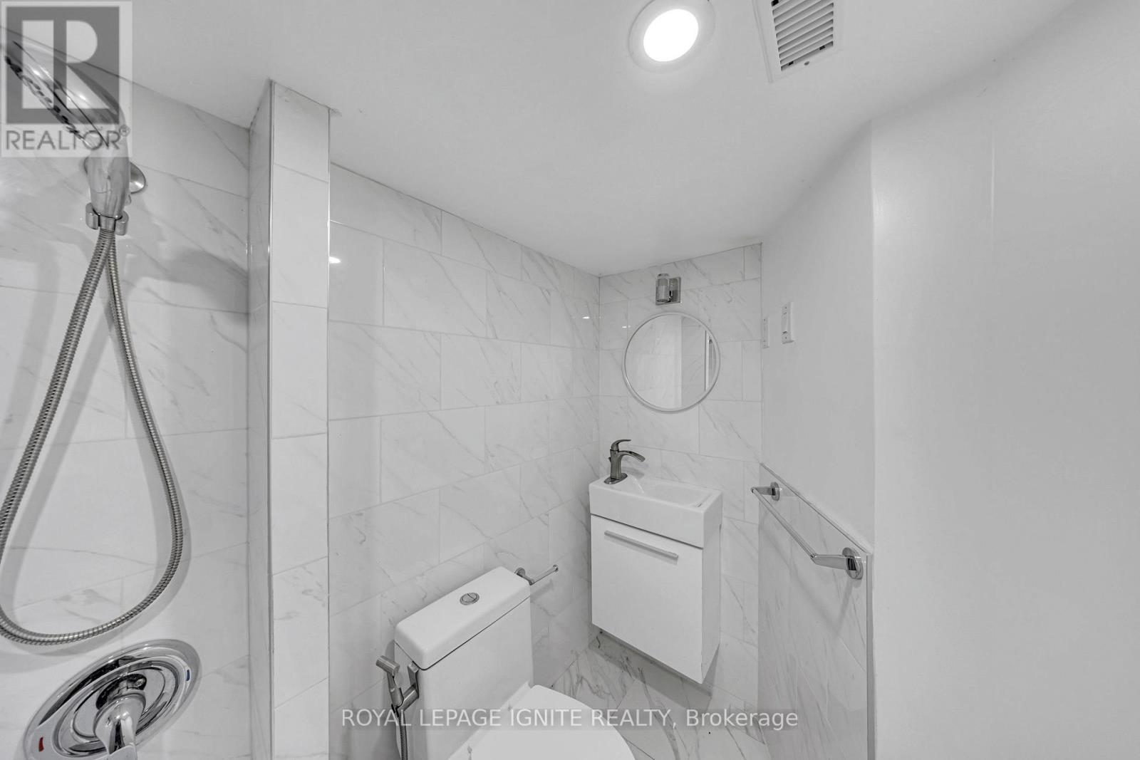 148 Barrington Avenue, Toronto, Ontario  M4C 4Z2 - Photo 21 - E12469124