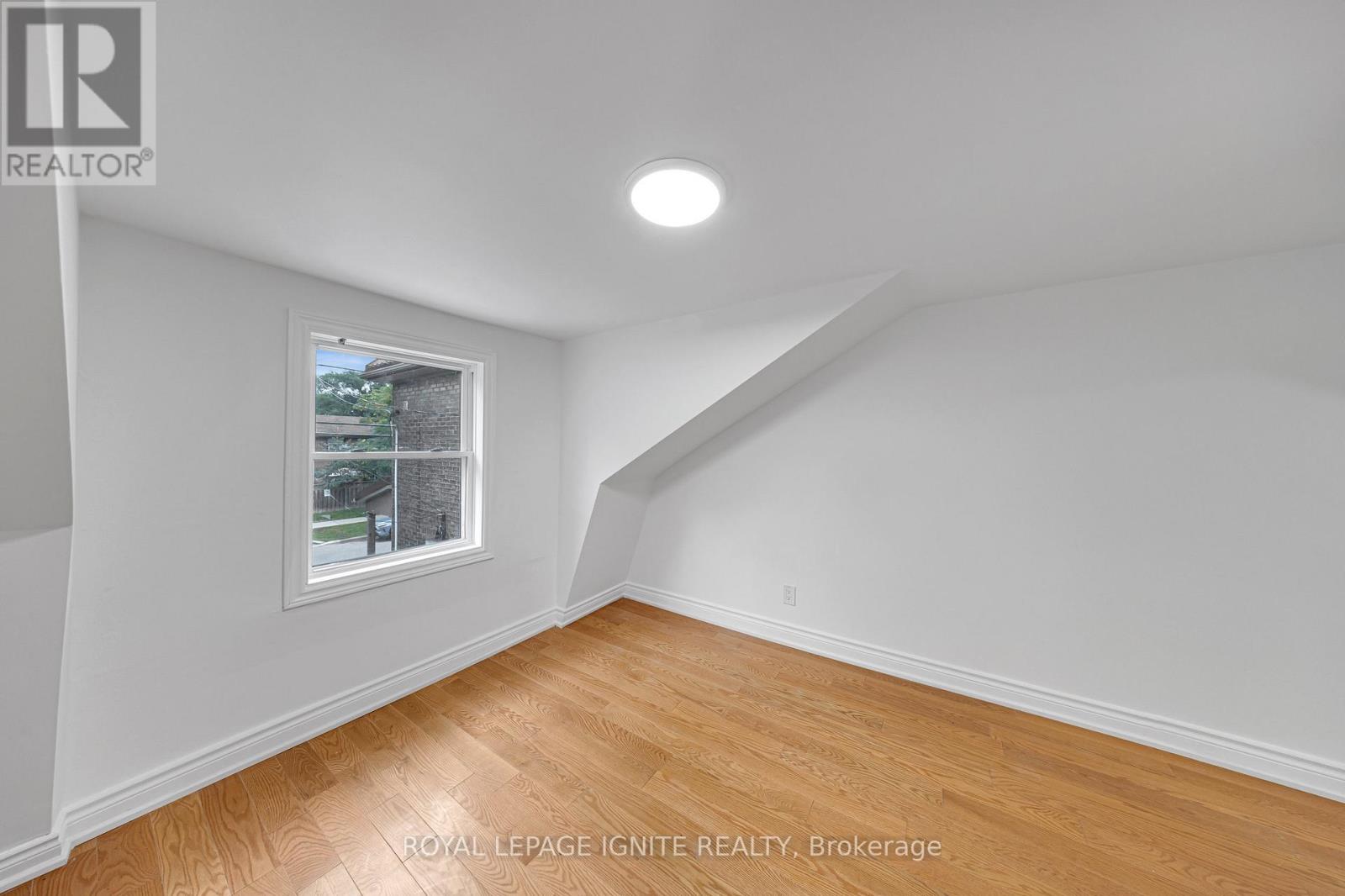 148 Barrington Avenue, Toronto, Ontario  M4C 4Z2 - Photo 14 - E12469125