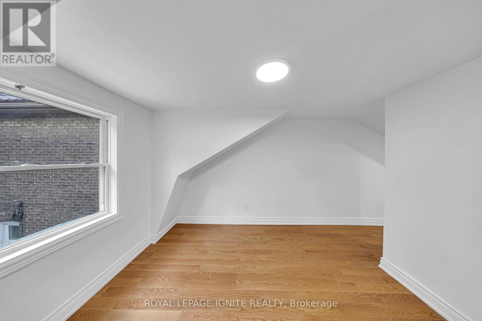 148 Barrington Avenue, Toronto, Ontario  M4C 4Z2 - Photo 15 - E12469125