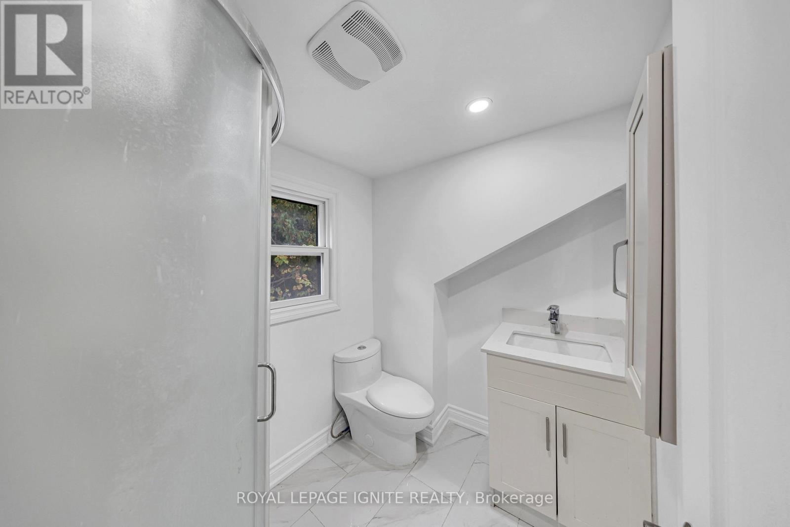 148 Barrington Avenue, Toronto, Ontario  M4C 4Z2 - Photo 17 - E12469125