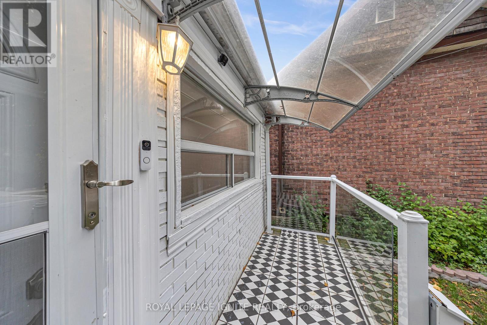 148 Barrington Avenue, Toronto, Ontario  M4C 4Z2 - Photo 6 - E12469125