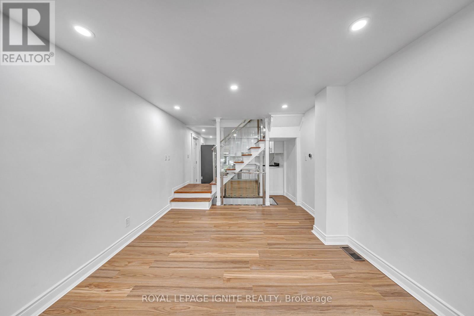 148 Barrington Avenue, Toronto, Ontario  M4C 4Z2 - Photo 8 - E12469125
