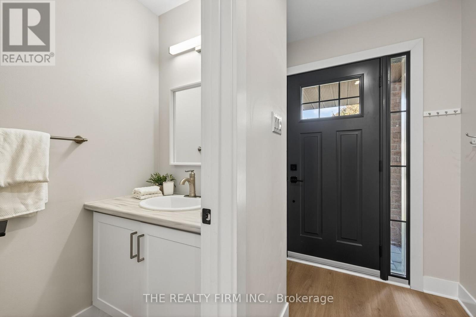 107 Cheswick Circle, London South, Ontario  N6E 3L2 - Photo 4 - X12469203